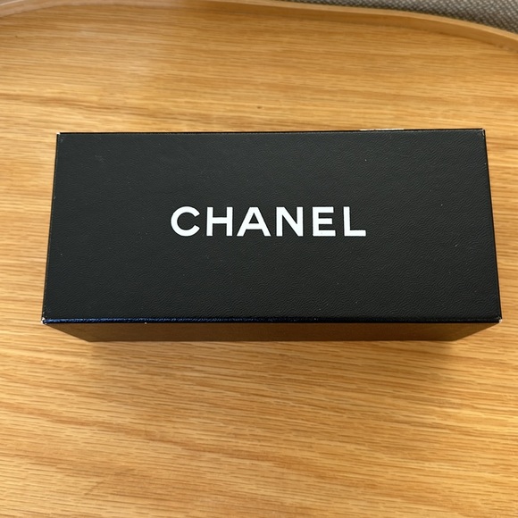 NWT Chanel Black Pilote Sunglasses with Bows on sides case and box included - Picture 8 of 17